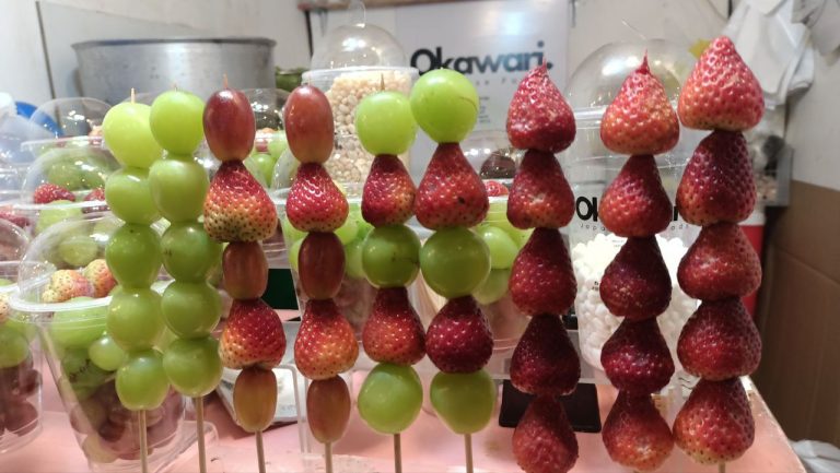 healthy snack yogurt fruit